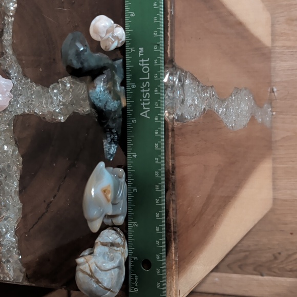 Stone Animal Carvings; Jasper, Rose Quartz, Labradite, Agate etc with Woven Bag - Picture 9 of 16